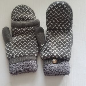 Cozy Gray Knit Mittens